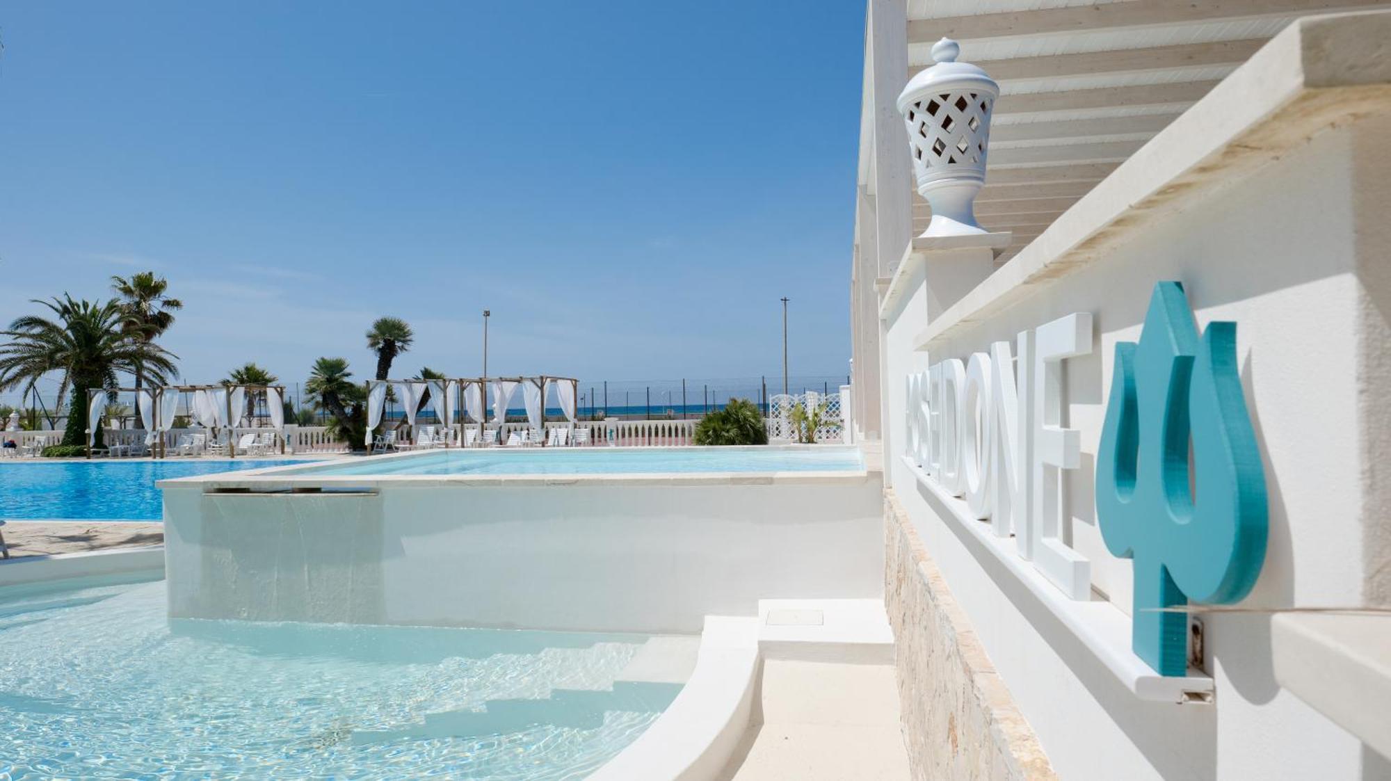 Villaggio Poseidone Beach Resort - Hotel Торре-Сан-Джованні-Удженто Екстер'єр фото
